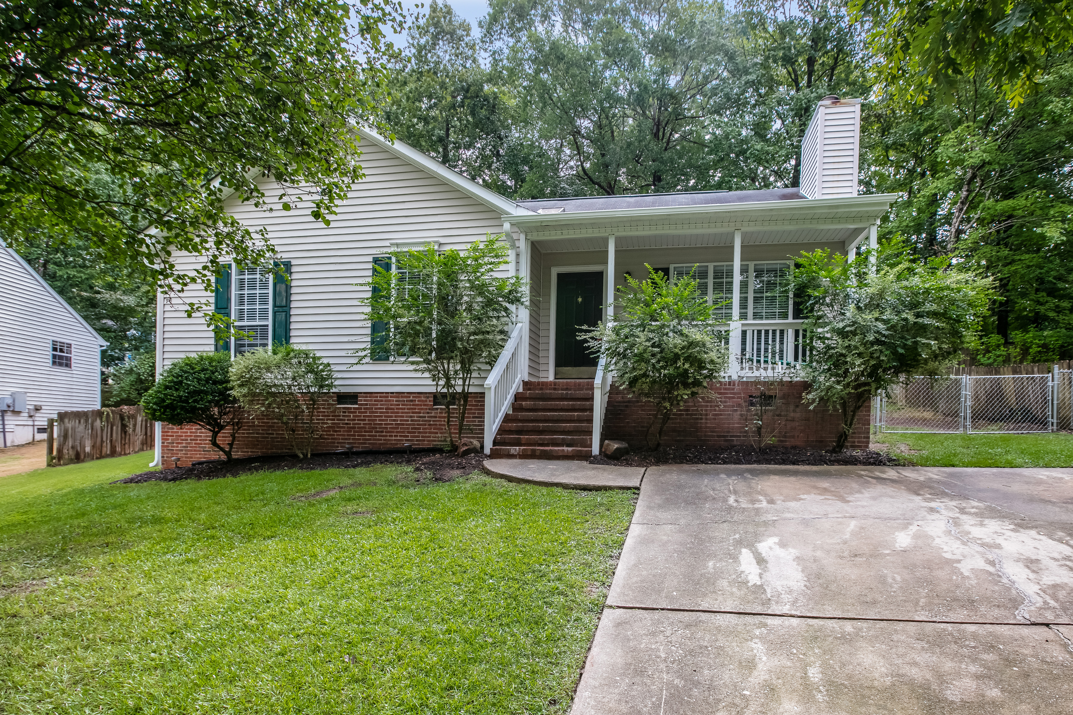 818 Riverbark Ln Durham, NC 27703